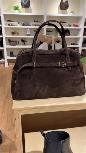The bags that Madewell are top notch. Comment SHOP to receive a DM! | Wanda Loves Sharing