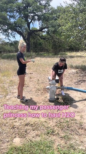 Hauling Water💧 #truckertok #bigrigbarbie #trucking #hauling