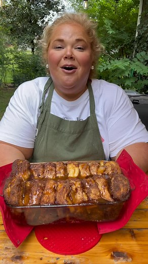 Leslie Ross on Instagram: "Cinnamon Apple Biscuit Cobbler #foodie #yummy #easyrecipe #dessert"