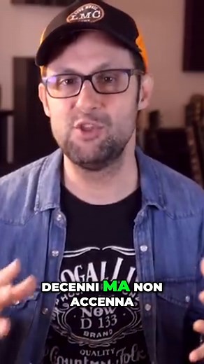 7.2K views · 84 reactions | 10 atteggiamenti tossici dei musicisti. Scarica gli spartiti tab delle mie lezioni, clicca qui https://goo.gl/j7gKdh Impara la chitarra con i miei corsi, clicca qui https://goo.gl/bmvXhy #chitarra #guitar #lezionichitarra | Lezioni di chitarra - Claudio Cicolin | Facebook