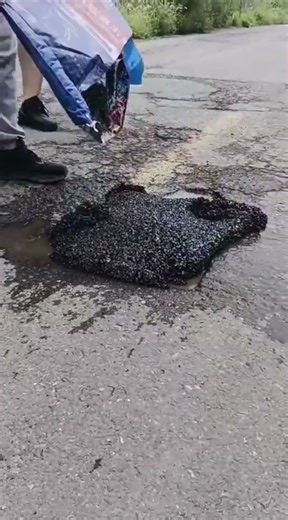 patching potholes with asphalt manually #shortvideo