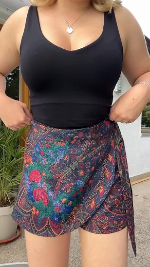 vintageBambi by Katharina Fuchs | So easy könnt ihr euren Hosenrock nähen 🥰 die Anleitung die zum Schnittmuster kommt, erklärt es mit und ohne Rüschen 🪡 Das ist das... | Instagram