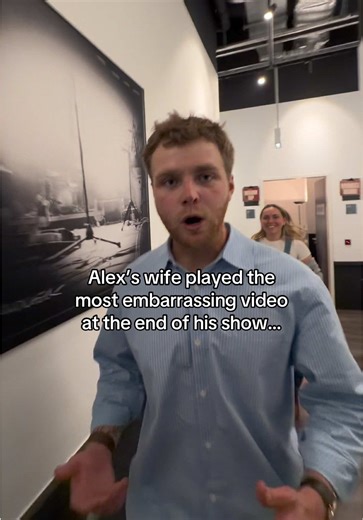 IS THAT ALEX SINGING AT A TALENT SHOW LMAOOOO