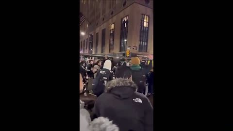 US: Eagles Fans Knock Down Traffic Light Pole In Super Bowl Celebration