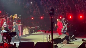 86K views · 3.6K reactions | @foofighters with @nikkisixxpixx @tommylee doing @motleycrue Live Wire. @derekdaymusic from @classlessact on vox. Was supposed to be @lukestruts but he has Covid. Video @chuck_bernal | Eddie Trunk | Facebook