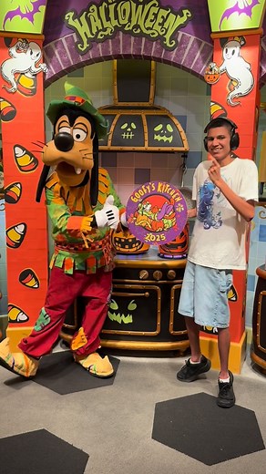 Magic With Thomas on Instagram: "Goofy playing at the stove with Thomas at Goofy’s Kitchen #autism #autismawareness #autismacceptance #asd #autismdad #differentnotless #specialneeds #disneyland #disney #disneyparks #disneycharacters #disneyland70 #halloween #characterdining #goofyskitchen #goofy"