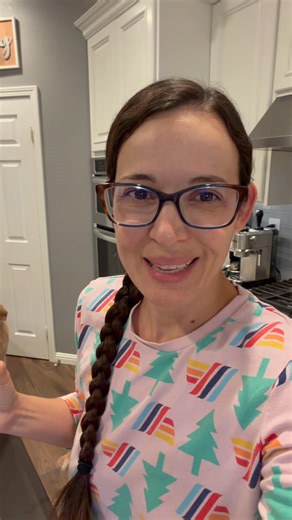 $5 dinner for a family of 4! These quesadillas are packed full of veggies and are so easy to make! Chicken and Broccoli Quesadillas Ingredients Oil or Butter ¼ Onion, diced 1 bag frozen Broccoli florets or 2 cups Fresh Broccoli, chopped 1-2 cups Cooked Chicken, chopped or shredded 1 cup Cheese, shredded 4 Tortillas Greek Yogurt or Sour Cream, optional, as topping Hot Sauce or Salsa, optional, as a garnish Instructions 1. Heat a large pan on medium heat and add oil. Add onions, broccoli, and cook