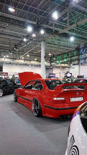@unlimited_auto_weiden hat aus einem BMW E36 in fragwürdigem Zustand einen Szenestar mit V12 BiTurbo gezaubert und war deswegen Teil unserer „tuningXperience“ auf der ESSEN MOTOR SHOW 2024! #bmwe36 #v12 #biturbo #v12biturbo #bmwtuning @svenperium | Essen Motor Show