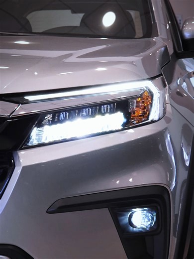 ¿Buscas espacio, comodidad y calidad?🤔 La #HondaBRV es la #SUV perfecta para ti y tu familia🤩 Con espacio para 7 pasajero, un rendimiento inigualable y la seguridad que solo Honda te ofrece🤩🤩 👉 Pregunta por nuestras promociones y opciones de financiamiento 📞 55 4317 0909 ¡Te esperamos en #HondaZaragoza! 😉 #HondaLovers #HondaExperience