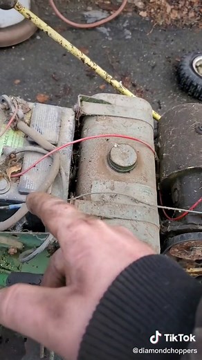 Detailed video on the John Deere 110 mower