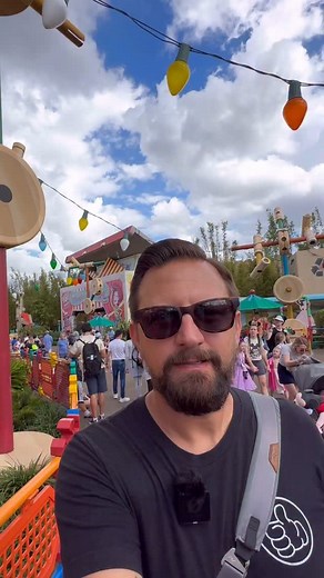 14K views · 552 reactions | We are covering all things Valentine’s Day today at Disney World! Make sure to check back with us to see what we are up to! Happy Valentine’s Day everyone! #disney #disneyfood #waltdisneyworld #disneyworld #disneyfoodie | TheTimTracker | Facebook