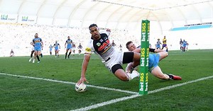 Penrith break the Titans through the middle