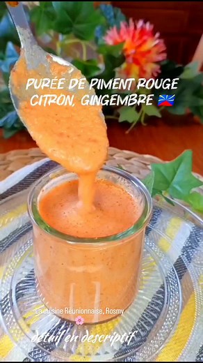 Purée de piment rouge ek citron, gingembre 🇷🇪 lé excellent pour ceux qui aiment bien quand 'y poik', ça pique fort, cette préparation accompagne tous mes plats, sans exception, lé trop bon. 🌶️🫚🍋🧄 Mwin l'as fait ek piments 'cabri' mûrs, cultivés chez nous 🇷🇪, ailleurs on dit piment habanero ou bondamanjak, zot y peut utiliser d'autre variété de piment rouge ou vert....piment z'oiseau, piment aiguille, piment bouc, gros piments achards, piment antillais, piment végé, habanero chocolat, pim