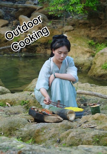 Chinese Outdoor cooking. Fresh fish cooked on hot stones in the field 🐟🔥🌿 . Chinese village Life Countryside #countrylife #cooking #outdoorcooking #campingfood #creatorsearchinsights