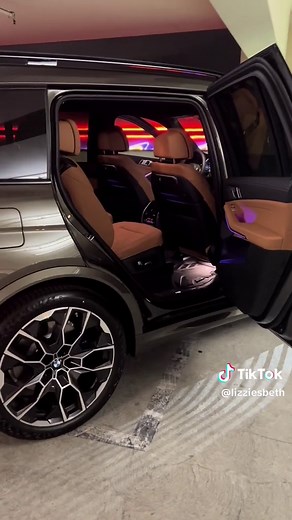 Exploring the Luxurious Interior of the 2024 BMW X7 | Mom Car Edition