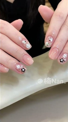 Spring's Charm: Bright Flower Nail Art Showcase