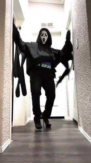 Im that I-T-G-I-R-L. #ghostface #fyp #scream #cosplay #dance #trending