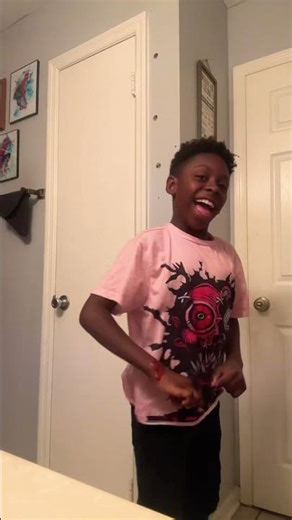 Why the ketchup in my mouth but it said I got sauce on my wrist