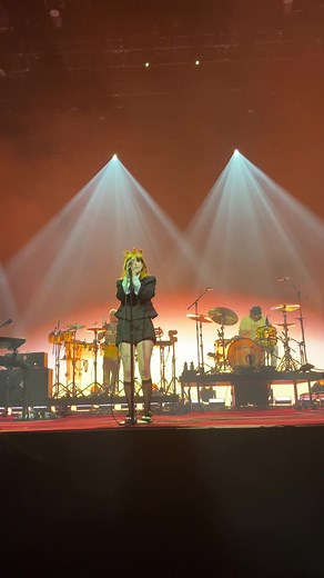 Paramore performing Last hope at Cardiff international arena April 15 2023 #paramore #hayleywilliams #cardiffarena #cardiffinternationalarena #livemusic #paramoreuktour #zacfarro #tayloryork