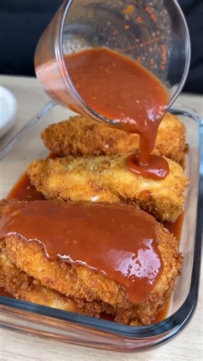 Easy homemade chicken parmesan recipe: how to make crispy, cheesy chicken parmesan