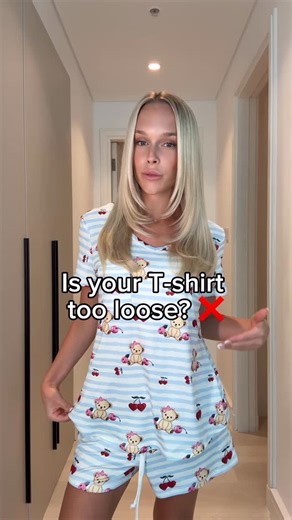 SweaStyle | Have you tried this T-shirt hack? 👇 Transform your loose T-shirt to a form fitted look with this easy fashion hack featuring the... | Instagram