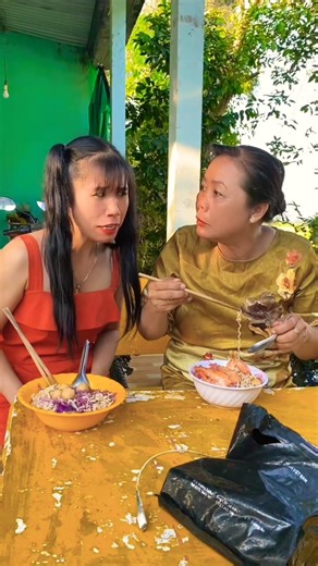 Rồi rốt cuộc là con ăn mỳ không á hả #shorts