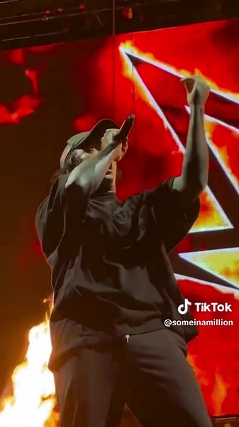 Ronnie Radke and Falling In Reverse Live Performance of 'Watch The World Burn' in Milan