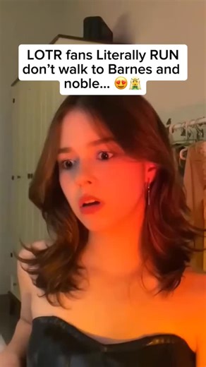 ✨📚 Step beyond the shelf and into another realm. This fantasy book nook transforms your library into a portal—where dragons soar, castles glow, and stories whisper through enchanted halls. 🐉🏰 Perfect for dreamers, readers, and anyone who believes in the magic between the pages. ✨ Because sometimes, your bookshelf deserves a little wonder too. 🌌 #FantasyBookNook #BookishMagic #BookwormAesthetic #CozyFantasyVibes #EnchantedShelf BookishEscape | MadebyNooks