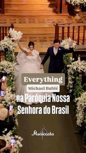 “Everything”, de Michael Bublé, com violinos, violoncelo, contrabaixo, órgão e maestrina