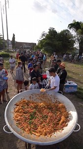 186K views · 3.1K reactions | God Bless Indonesia  More than 500 people in line. spaghetti bolognese  | Bobon Santoso | Facebook