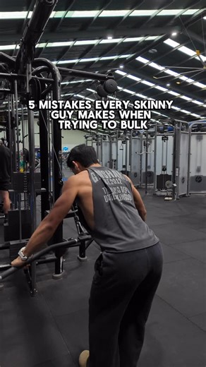 Mark | Fitness Coach for beginners on Instagram: "🟩 5 Mistakes Every Skinny Guy Makes When Trying to Bulk 1️⃣ Eating “a lot” but not tracking anything Most skinny guys think they’re eating enough, but they’re barely hitting maintenance. Once you track calories, you’ll realise you’re 800–1200 short every day. 2️⃣ Training too heavy with low reps You’re lifting like a powerlifter — heavy singles, doubles, triples. Muscle needs volume, tension, and repeated quality reps to grow. Not ego lifting. 3