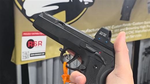 shot show展会上的CZ Custom A01