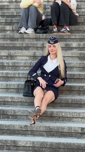 Can you read people’s eyes? #crew #Aria_in_sky #reactions #stewardess #losangeles