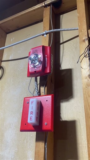 System sensor bilingual spectraalert advance with a Siemens pull