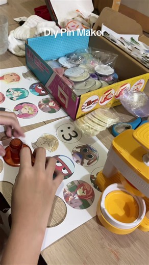 Diy pin badge or pin maker for kids