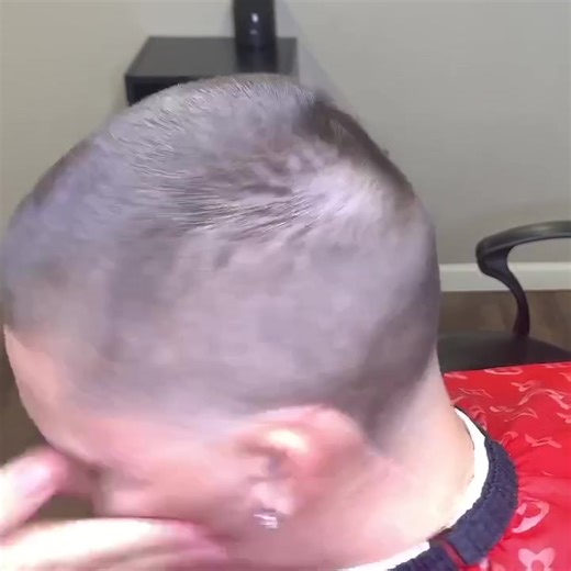 Barber Slaps Customer for Falling Asleep! Funny Reaction! 😂