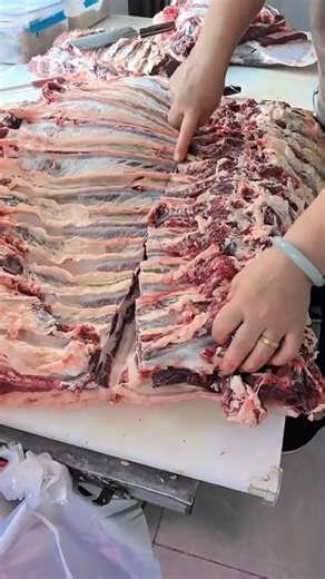 This Cut Follows Every Natural Seam! 🔪🤯#meatcutting #butchery #knifeskills #bbqfoodbeefusa #shorts