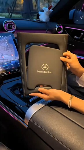 Mercedes-Benz GLC300L with leather center console panelNew C-Class C260 C200L interior protection