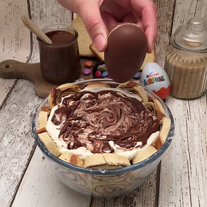 238K views · 2.8K reactions | Swiss Roll Cake! Using cake to make a cake....it's a fair assumption to say we like cake :) | Chefclub Network | Facebook