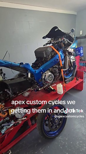 #apexcustomcycles #brevardcounty #bikelyfe #zx14r #gsxr1000 #ninja300 #puttininwork💪🏻