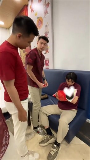 It's so funny, om edward holding a wine glass 🤭 cr: VT josepha naomi🥰 #vior #vincentvrk #viorvincent