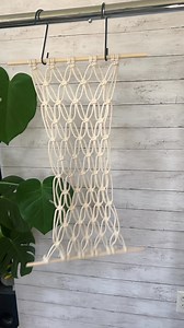 86.The perfect solution to store your fruit #macrame#macrameartist#kitchenstorage#macramefruithammock#fruithammock#smallspaces#kitchenhack#livingontheroad | Macrame Projects