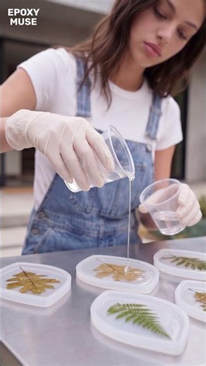 Epoxy & leaf chandelier 🌿 Nature-inspired lamp shades #epoxy #epoxyresin #chandelier
