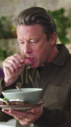 This autumnal warmer is not only DELICIOUS... but super healthy too!! 🥣 AND it's included in Jamie's cookbook Eat Yourself Healthy with much, much more MORE 🤩 If you haven't already, order a copy for yourself or someone special right here - just in time for Christmas!! https://jamieol.com/EatYourselfHealthyFB | Jamie Oliver