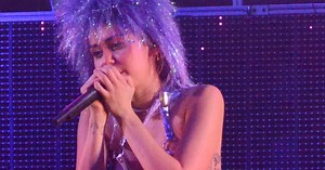 Miley Cyrus wears prosthetic penis for live performance