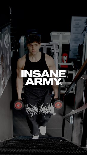 William Sghinolfi on Instagram: "Mia nonna, la donna che è sempre stata al mio fianco, che ha sempre saputo incoraggiarmi in tutto quello che facevo, che mi ha sempre amato con tutta sé stessa, mettendomi davanti a tutto il resto. Questa gara non la farò da solo, ma saremo insieme, in ogni allenamento, in ogni pasto, in ogni posa. Grazie per aver sempre creduto in me, farò il possibile per renderti fiera di me. Molto più di un brand @insanearmy_official ❤️"