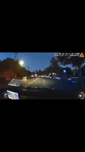 Terifying Reels on Instagram: "一些国家开始利用微型风力装置将道路旁的风流转化为电能。当车辆高速经过时，会在周围形成强烈的空气动力。这些风力会推动安装在路边的小型风扇，使其旋转并产生机械能。风扇内部的发电机将这种机械能转化为电力。 每一次车辆经过都会产生少量电量，而成千上万辆车每天经过同一条道路时，这些微小能量就能累积成可观的电力。产生的电能可以用于点亮路灯、道路指示牌以及监控设备，从而减少对传统电网的依赖。 这些风能可以被储存或立即使用，让城市基础设施更加节能与可持续。在交通繁忙的高速公路附近，这种系统每天都能获得源源不断的能量贡献。 将道路上的风转化为实用的可再生能源 #科技#你知道吗#事实创新能源环境 热门知识技术可持续 发展"