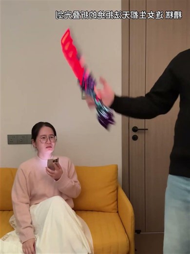Oops! Folding lightsaber girls can't refuse #Super cool #Lightsaber #Try something new