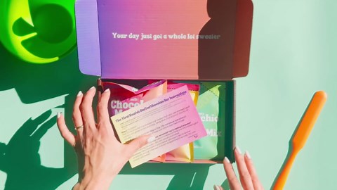 Chocbox Viral Dubai Milk Chocolate Bar Kit - Includes Chocolate Mold, Choc Wafers, Shredded Kataifi, Pistachio Cream - DIY Gift Box Dubai Kit - Great Gift