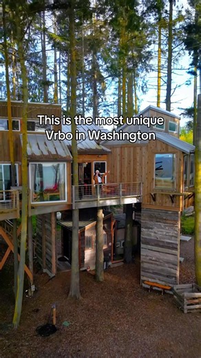 A fire-heated hot tub? Say less. #vrbo #treehouse #washington
